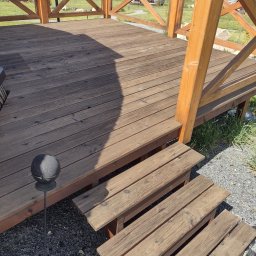 Wykonuje tarasy wraz z wykończeniem.