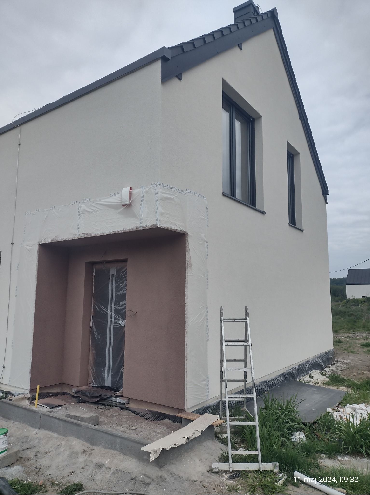 Elewacja w różnym kolorze wykonanie natryskowe.