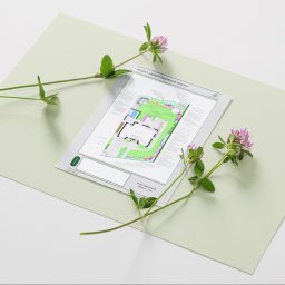 Antoni Wieloch - Plan zagospodarowania ogrodu, skala 1:100, ozdobiony kwiatami koniczyny na pastelowym tle.