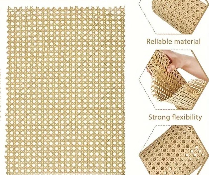 Plecionka rattanowa w jasnym odcieniu, prezentowana na białym tle z opisem jej właściwości: niezawodny materiał i duża elastyczność.