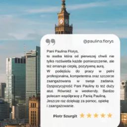 Pejzaż miejski Warszawy z Pałacem Kultury w tle, na pierwszym planie opinia zadowolonego klienta o Pani Paulinie Florys, podkreślająca jej profesjonalizm i zaangażowanie.