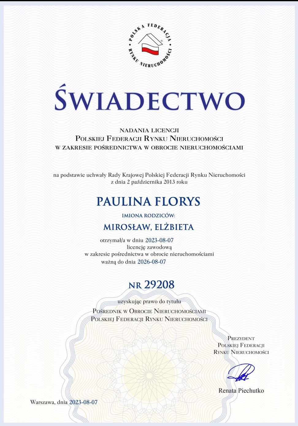 Skan świadectwa nadania licencji pośrednika w obrocie nieruchomościami, wydanego przez Polską Federację Rynku Nieruchomości dla Pauliny Florys, z datą ważności do 2026-08-07.