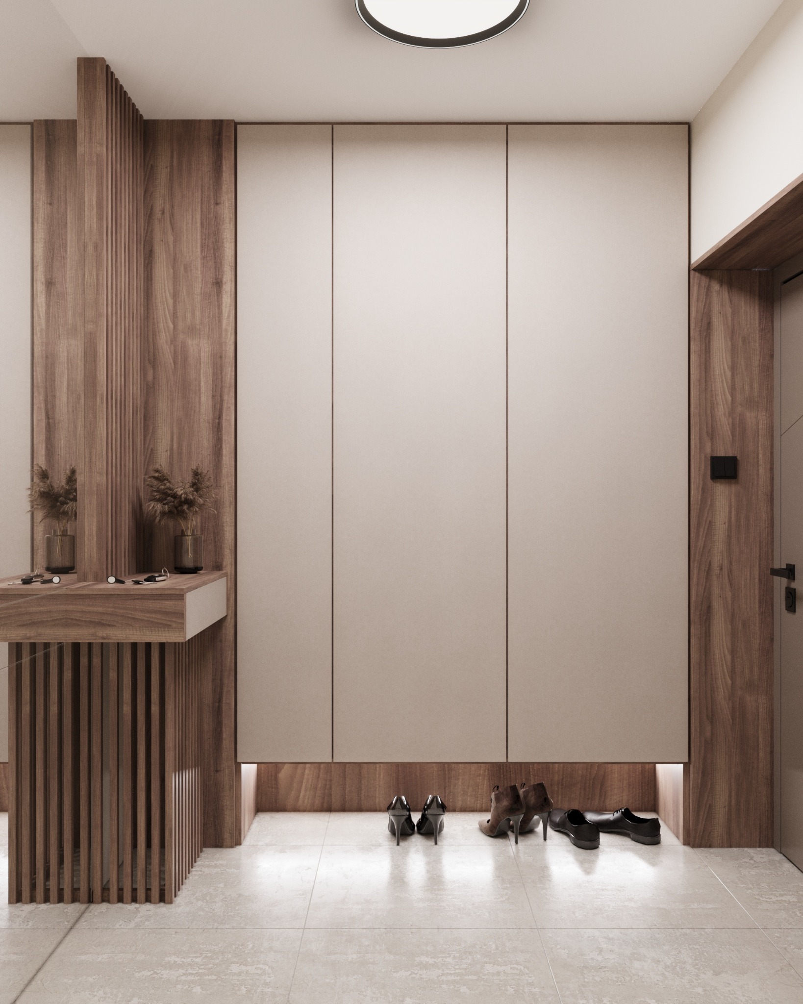 Minimalistyczny przedpokój z beżową szafą wnękową, drewnianą konsolą z lustrem i dekoracjami z suszonych traw, oraz kolekcją obuwia damskiego i męskiego na podłodze z płytek.