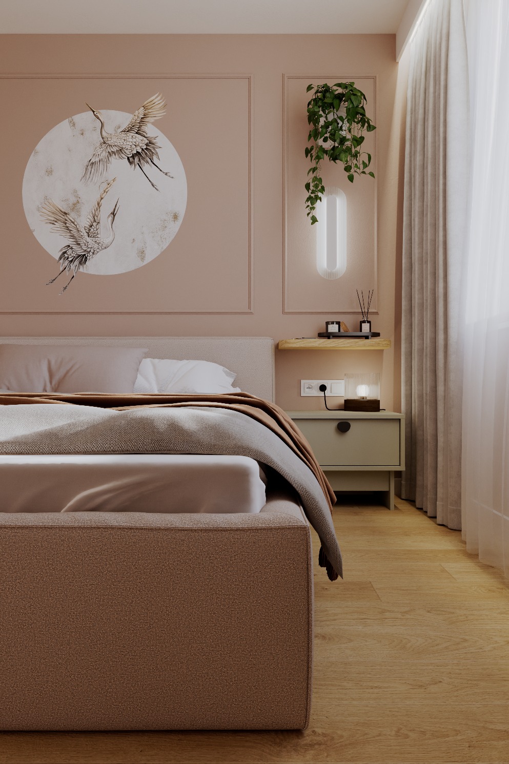 Nowoczesna sypialnia w odcieniach beżu z łóżkiem kontynentalnym, grafiką z żurawiami na ścianie i wiszącą rośliną obok podświetlanego panelu ściennego.