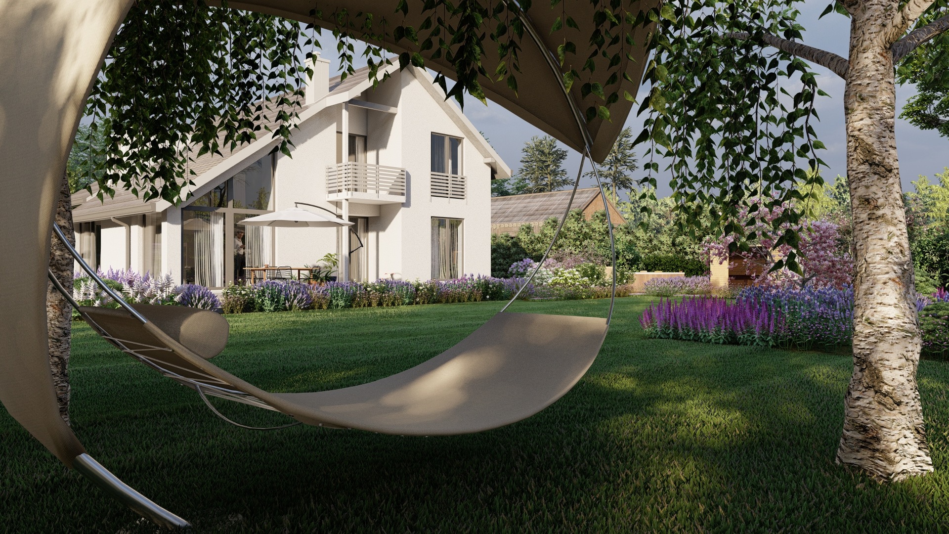 Projekt ogrodu z białym domem w tle, hamak zawieszony na brzozach, fioletowe kwiaty i starannie przystrzyżony trawnik.