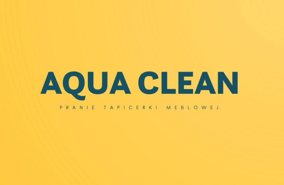 Logo firmy Aqua Clean specjalizującej się w praniu tapicerki meblowej, na żółtym tle.