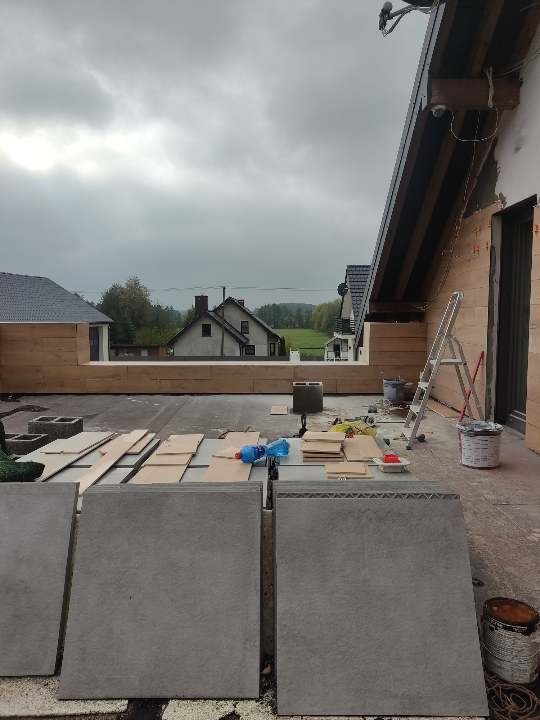 Wykończenie elewacji w trakcie realizacji