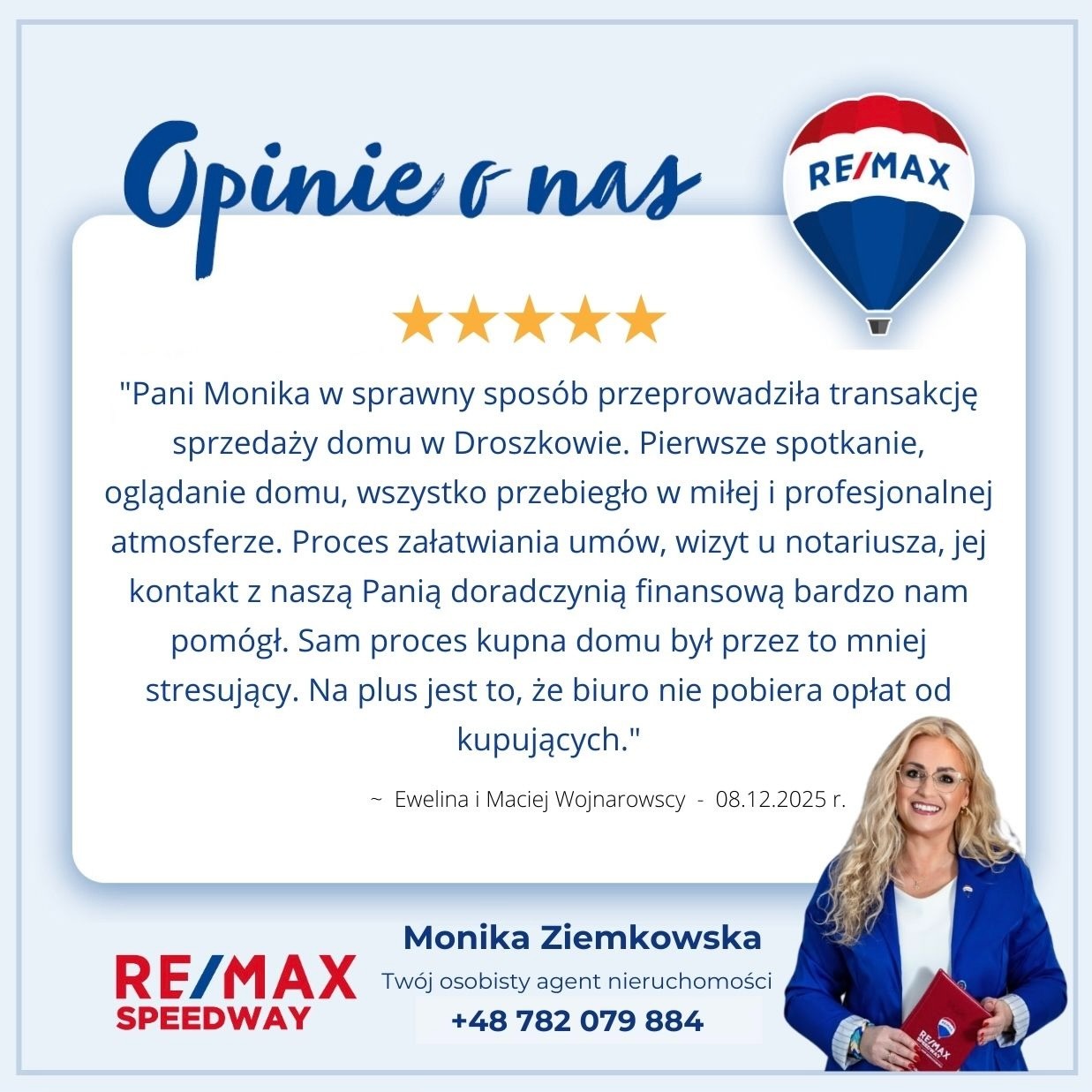 Opinia klienta o agencie nieruchomości Monika Ziemkowska z RE/MAX Speedway, z oceną pięciu gwiazdek i zdjęciem agenta trzymającego materiały RE/MAX.
