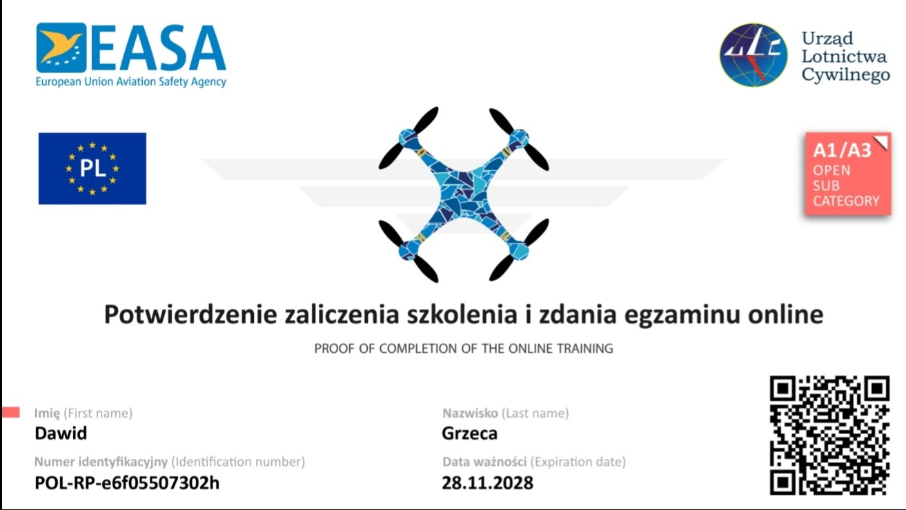Skan certyfikatu ukończenia szkolenia online z zakresu obsługi dronów kategorii A1/A3, z logo EASA i Urzędu Lotnictwa Cywilnego, zawierający dane osobowe i datę ważności.