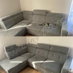 Cleaningbydgoszcz - Szara narożna sofa z widocznym urządzeniem do czyszczenia tapicerki, prezentująca efekt odświeżenia tkaniny w Bydgoszczy. Ujęcie z promieniami słońca podkreślającymi czystość.