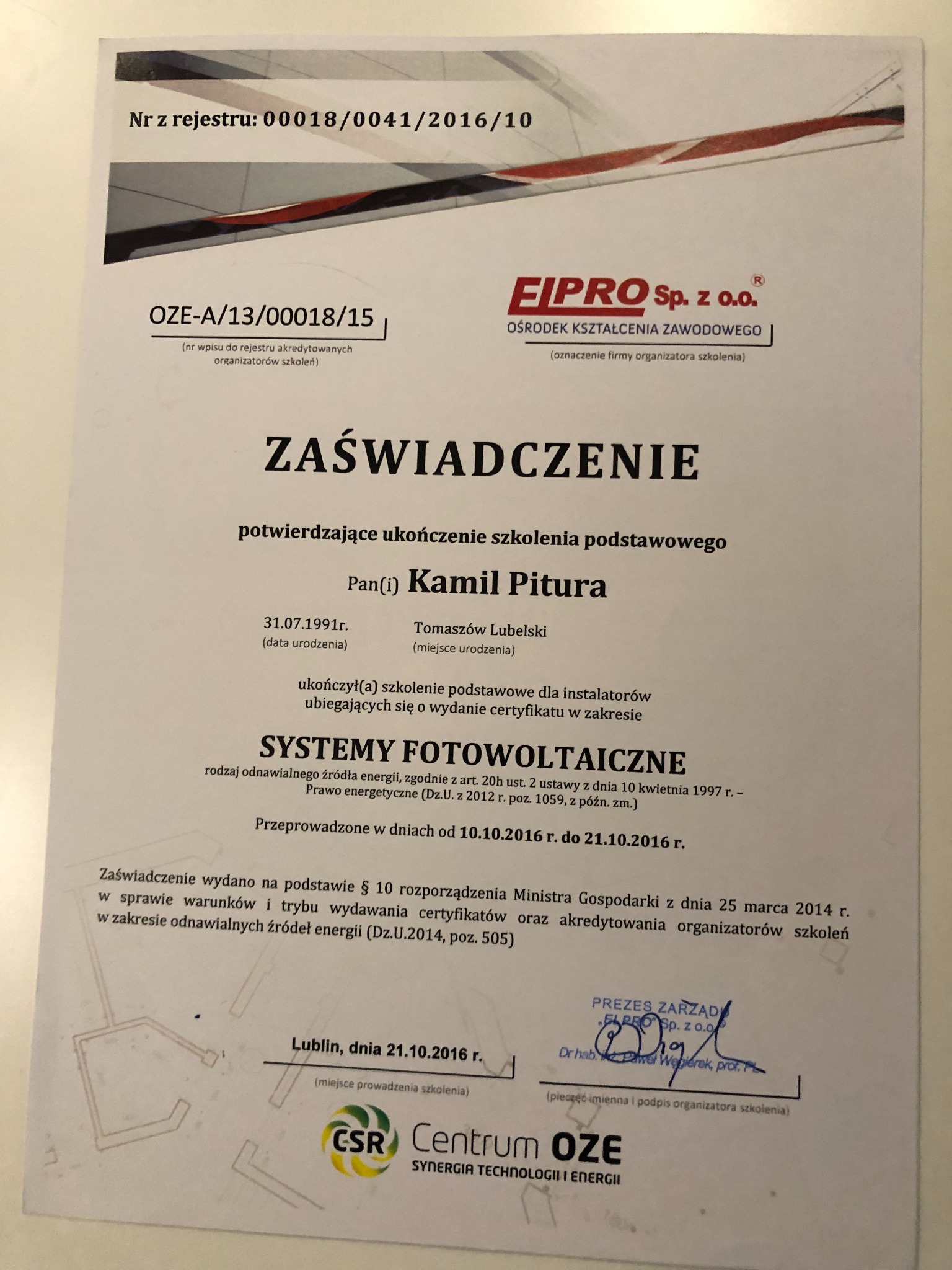 Skan zaświadczenia ukończenia szkolenia podstawowego w zakresie systemów fotowoltaicznych, wydanego przez EIPRO Sp. z o.o. w Lublinie, z datą 21.10.2016, z podpisem Prezesa Zarządu.