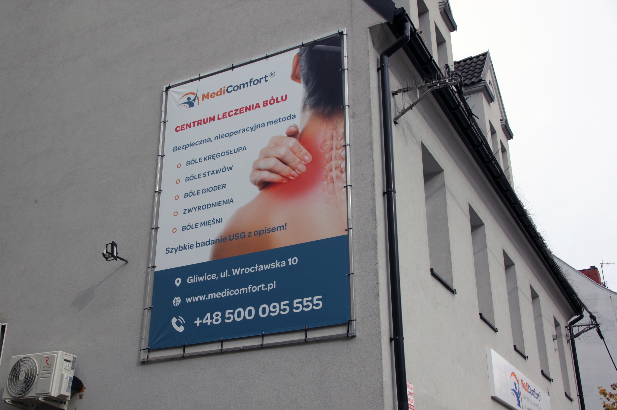 Szyldy reklamowe i informacyjne