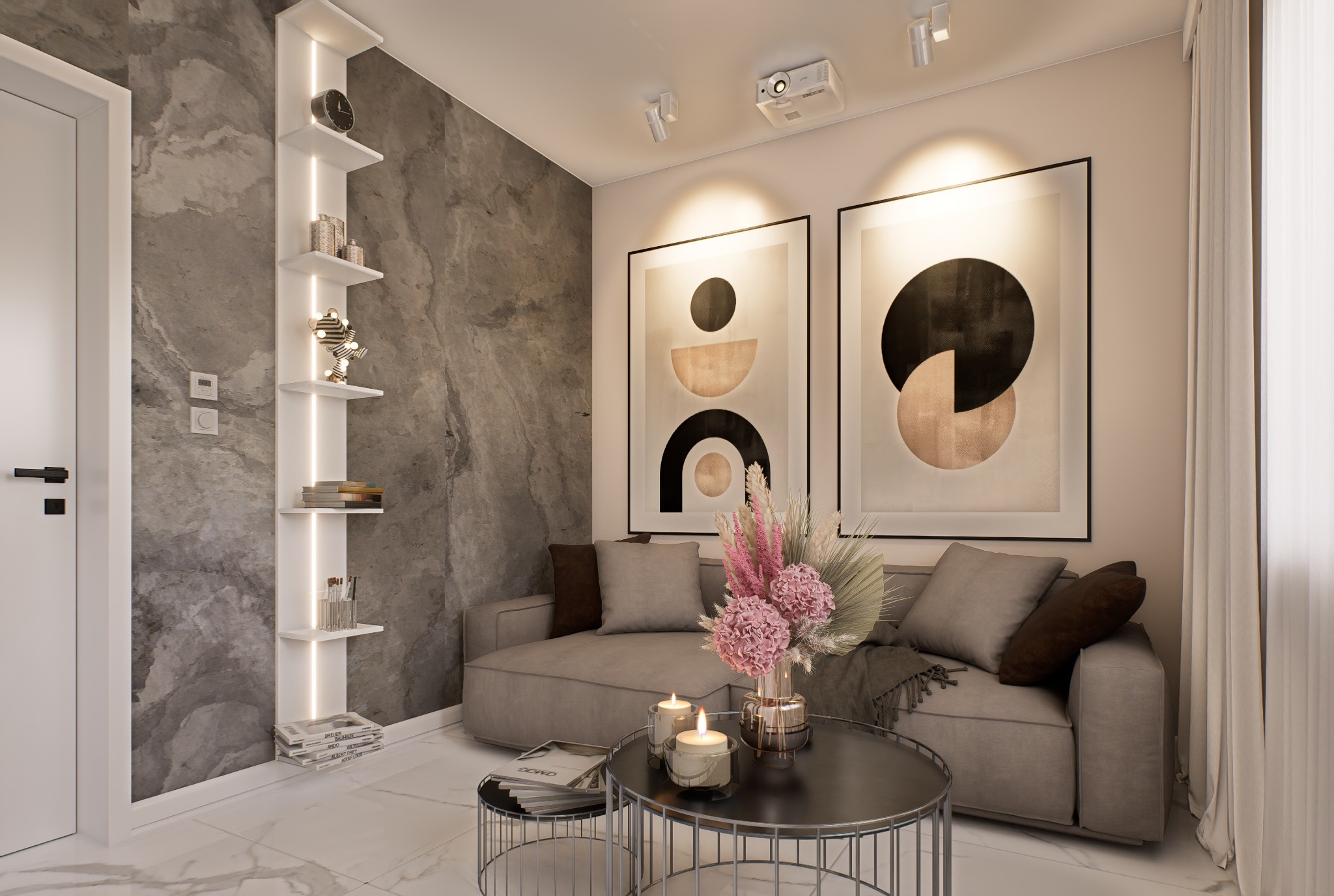 Nowoczesny salon z szarą sofą, okrągłym stolikiem kawowym z kwiatami i świecami, abstrakcyjnymi obrazami na ścianie oraz podświetlaną półką z dekoracjami i książkami, oświetlony projektorem.
