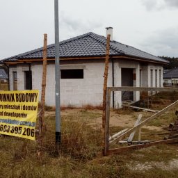 KIEROWNIK BUDOWY:
budowa domu jednorodzinnego w technologii tradycyjnej w Dołujach. Łącznia powierzchnia użytkowa 105 m2
(numer na banerze to mój drugi numer 603-395-206)