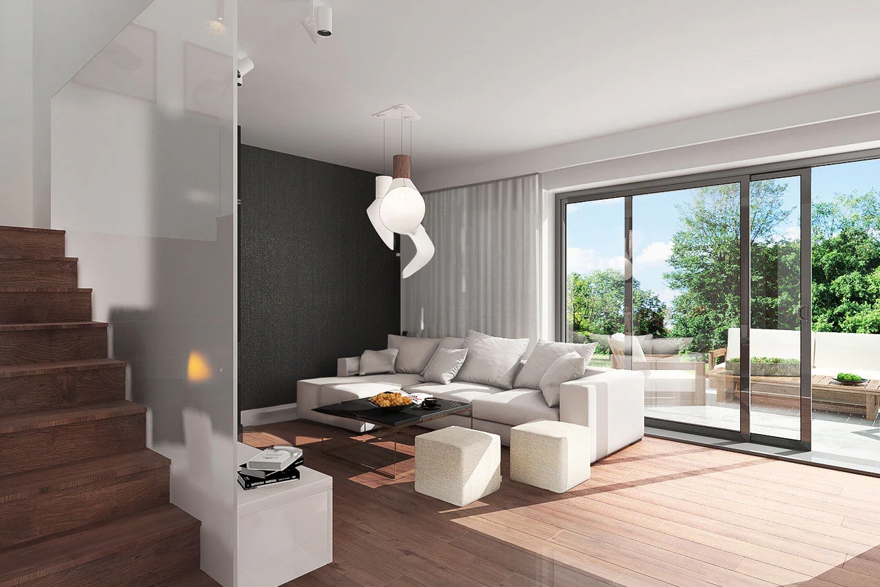 Jasny salon z drewnianymi schodami, białym narożnikiem, designerską lampą i dużym oknem przesuwnym wychodzącym na taras.