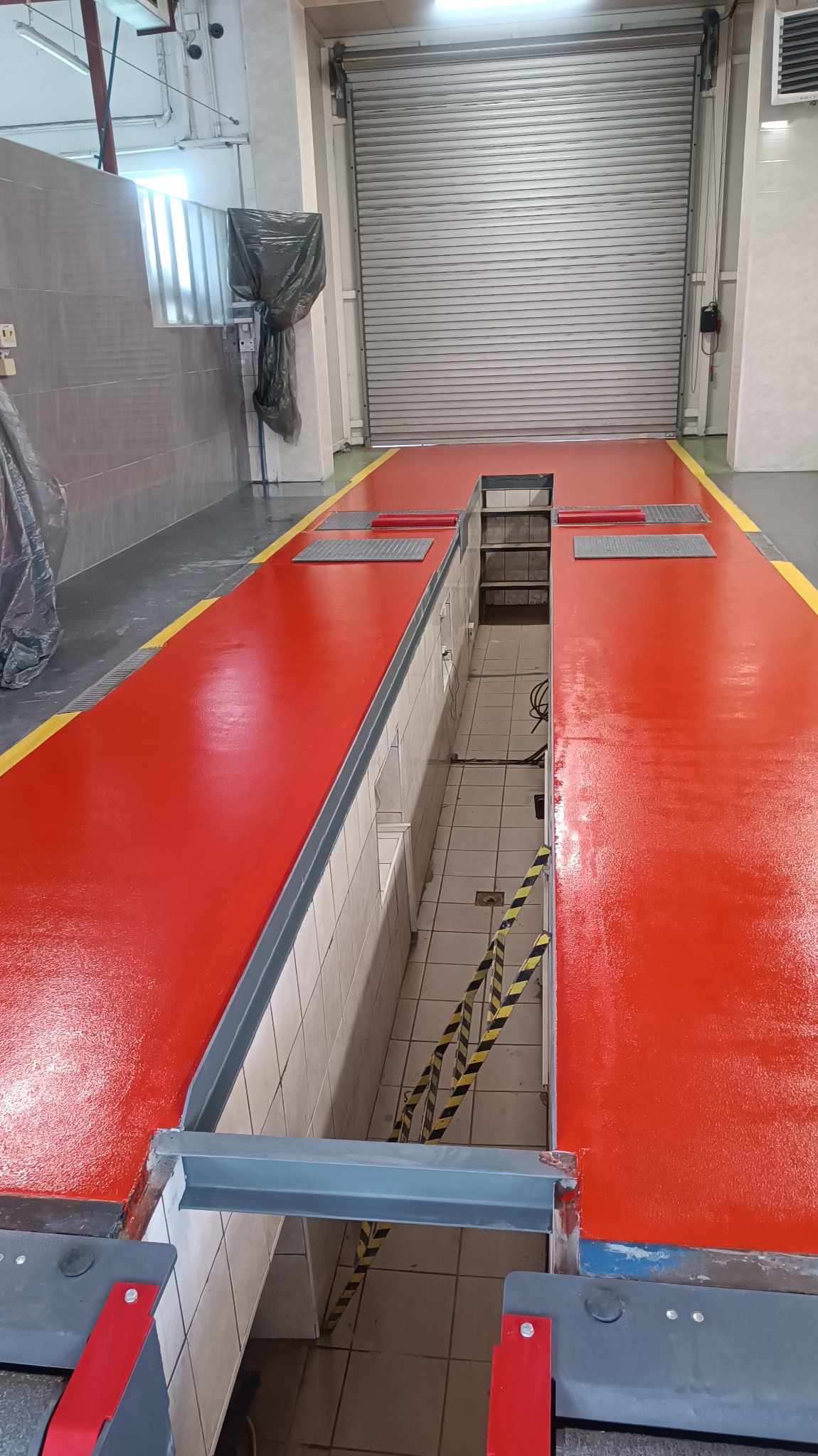 Posadzka epoksydowa barwiona struktura skórki pomarańczy