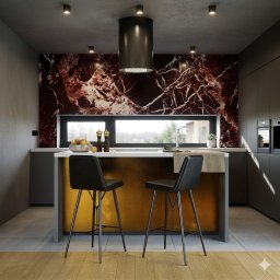 ŁUCJA ORKISZ PRIM AREA STUDIO - Nowoczesna kuchnia z wyspą i marmurową ścianą. Czarne hokery na tle złotej wyspy. Minimalistyczny design, oświetlenie punktowe, okno z widokiem na zieleń.