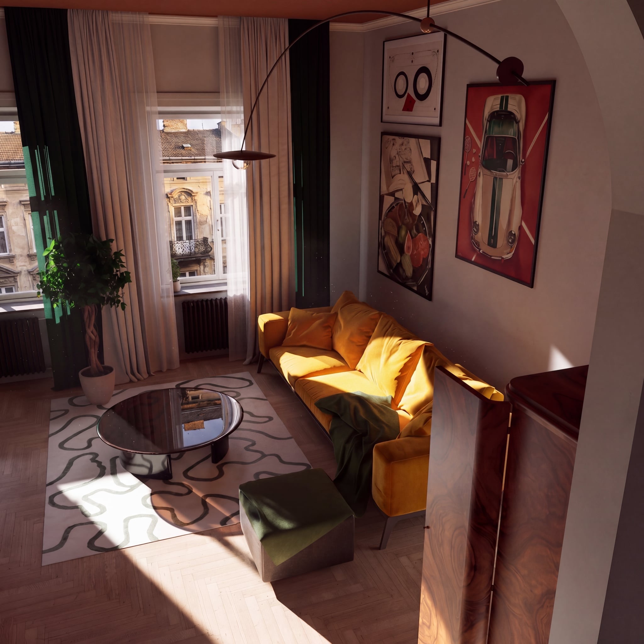 Słoneczny salon z żółtą sofą, wzorzystym dywanem i widokiem na kamienicę przez okno. Nad sofą wiszą grafiki, a całość oświetla designerska lampa.