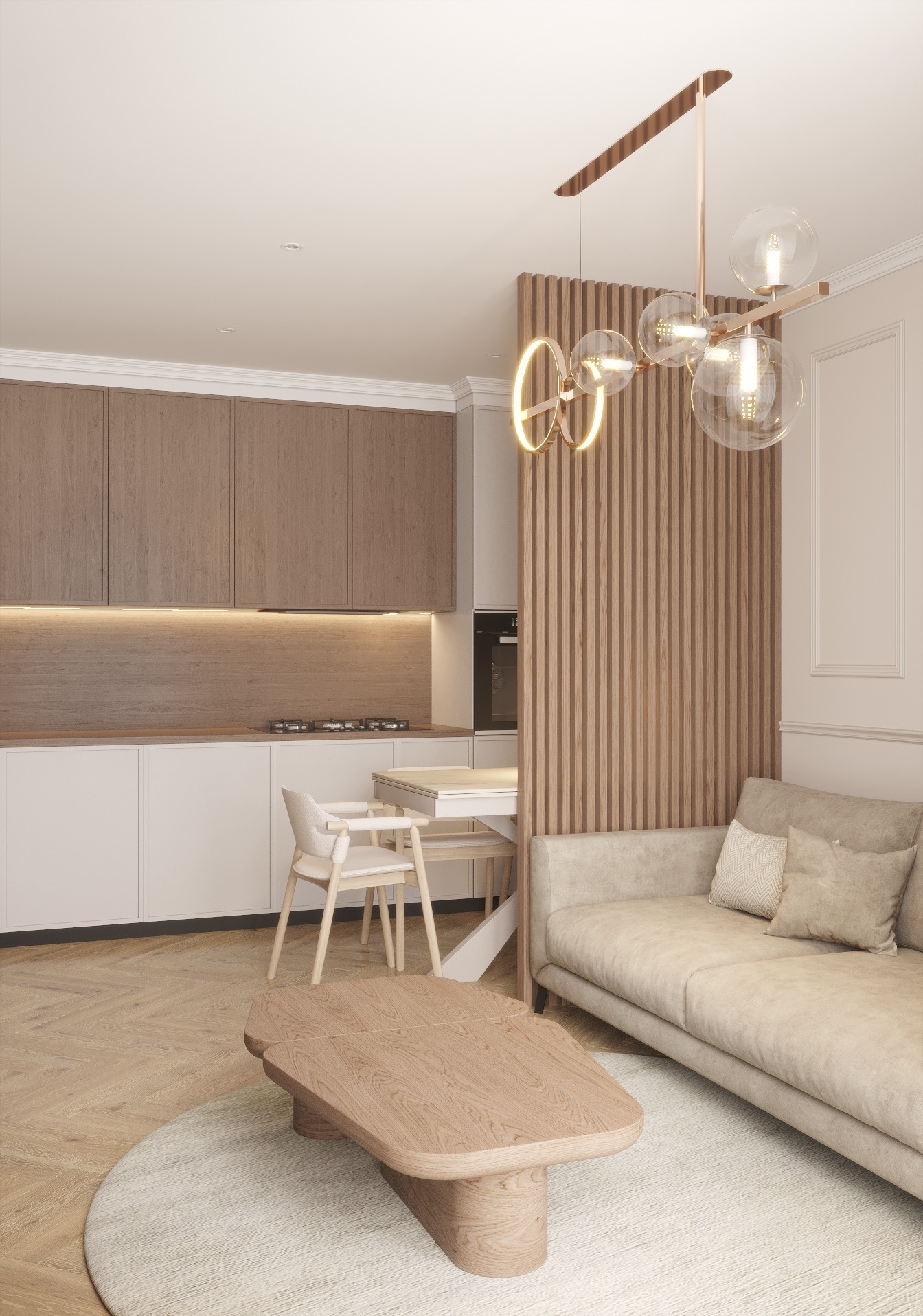 Nowoczesne wnętrze: kuchnia z drewnianymi frontami szafek górnych, białe szafki dolne, drewniana ścianka działowa, beżowa sofa i okrągły dywan, oświetlenie podszafkowe LED i designerska lampa wisząca.