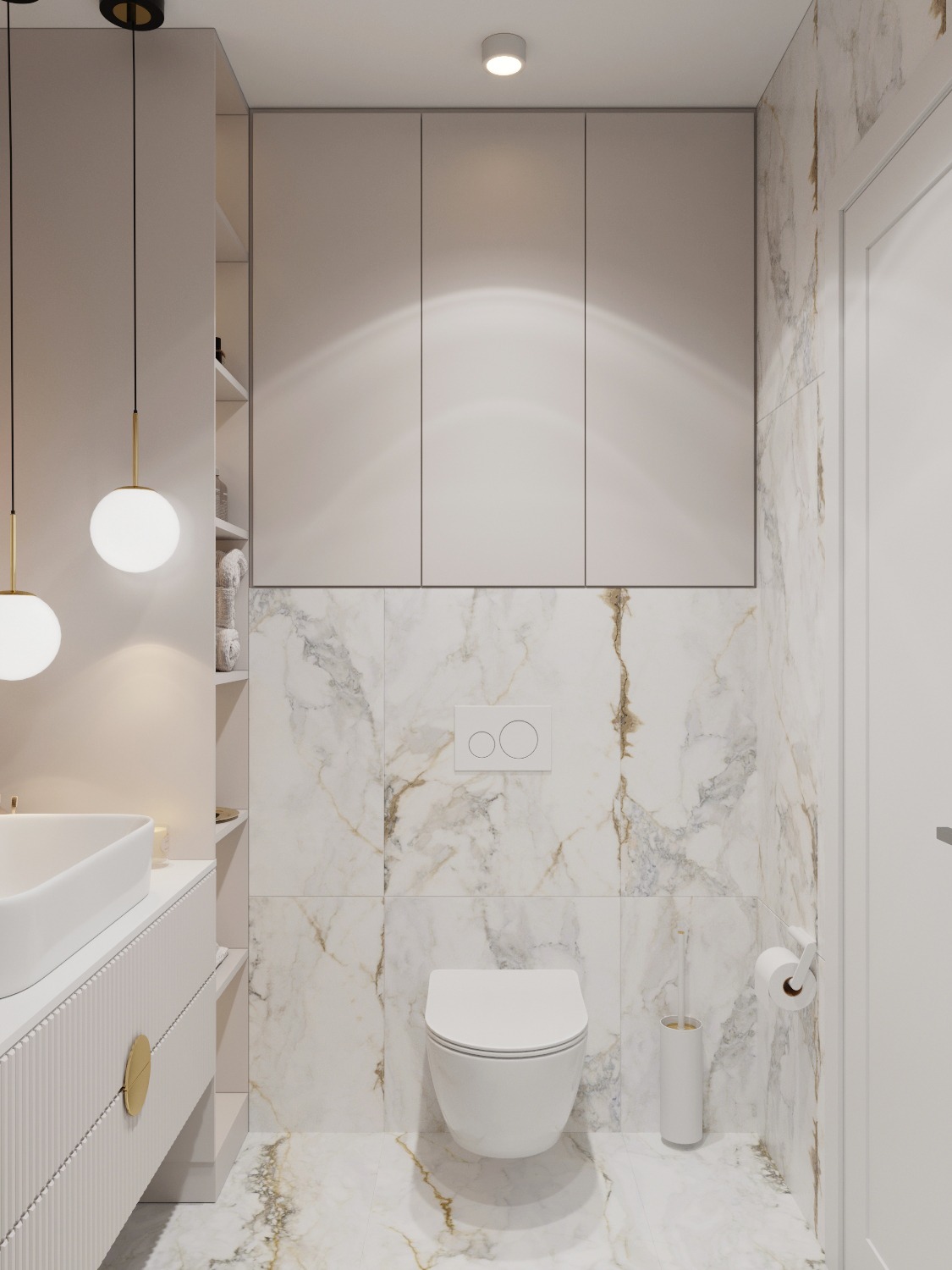 Jasna łazienka z marmurowymi płytkami, wisząca toaleta, biała umywalka nablatowa i szafki wiszące w kolorze ecru, oświetlenie punktowe i wiszące lampy kuliste.