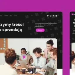 Prezentacja responsywnego projektu strony internetowej na desktopie i smartfonie, z widocznym zespołem pracującym przy laptopach i tablicą korkową w tle.