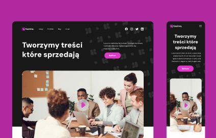 Prezentacja responsywnego projektu strony internetowej na desktopie i smartfonie, z widocznym zespołem pracującym przy laptopach i tablicą korkową w tle.