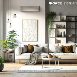 OSD-systemy Klimatyzacji Kraków - Klimatyzator w salonie z sofą, roślinami i drewnianą podłogą. Nowoczesny design, stonowana kolorystyka, widoczne logo producenta. Górne oświetlenie punktowe.