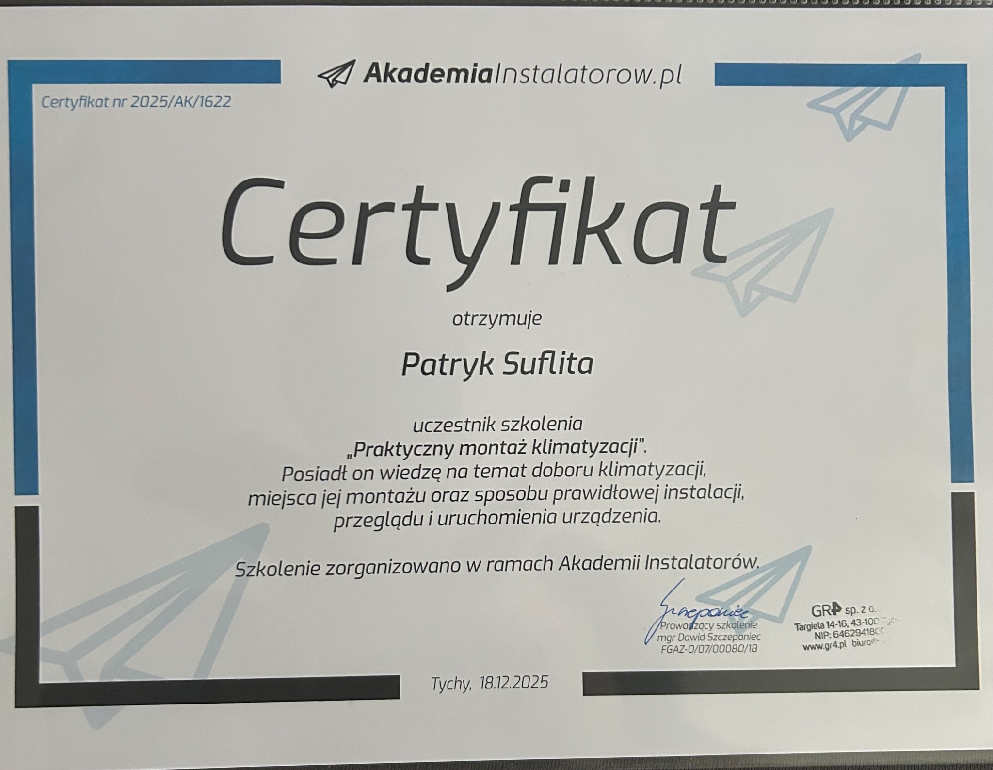 Certyfikat ukończenia szkolenia z praktycznego montażu klimatyzacji dla Patryka Suflity, wydany przez Akademię Instalatorów, ważny do 18.12.2025.
