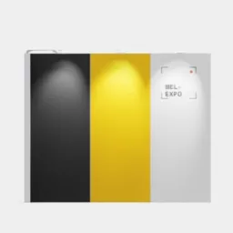 Stoisko targowe z trzema panelami: czarnym, żółtym i białym, oświetlone punktowymi lampami, z logo 'MEL-EXPO' w prawym górnym rogu białego panelu.