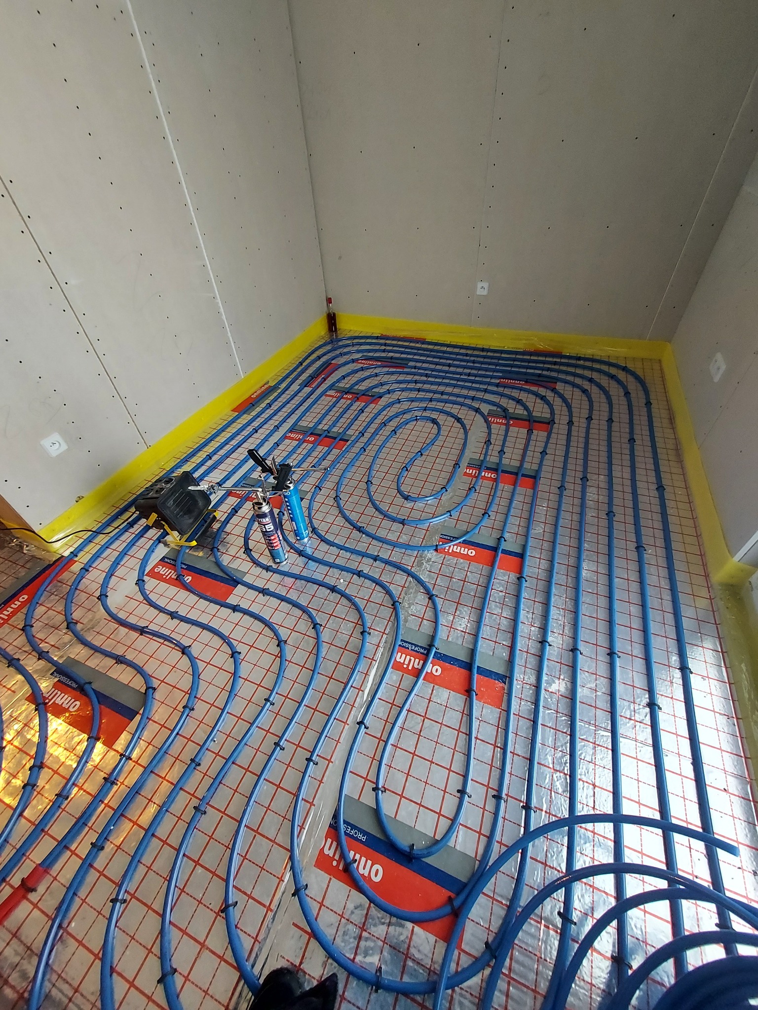 ogrzewanie podłogowe w systemie Kan Blue Floor