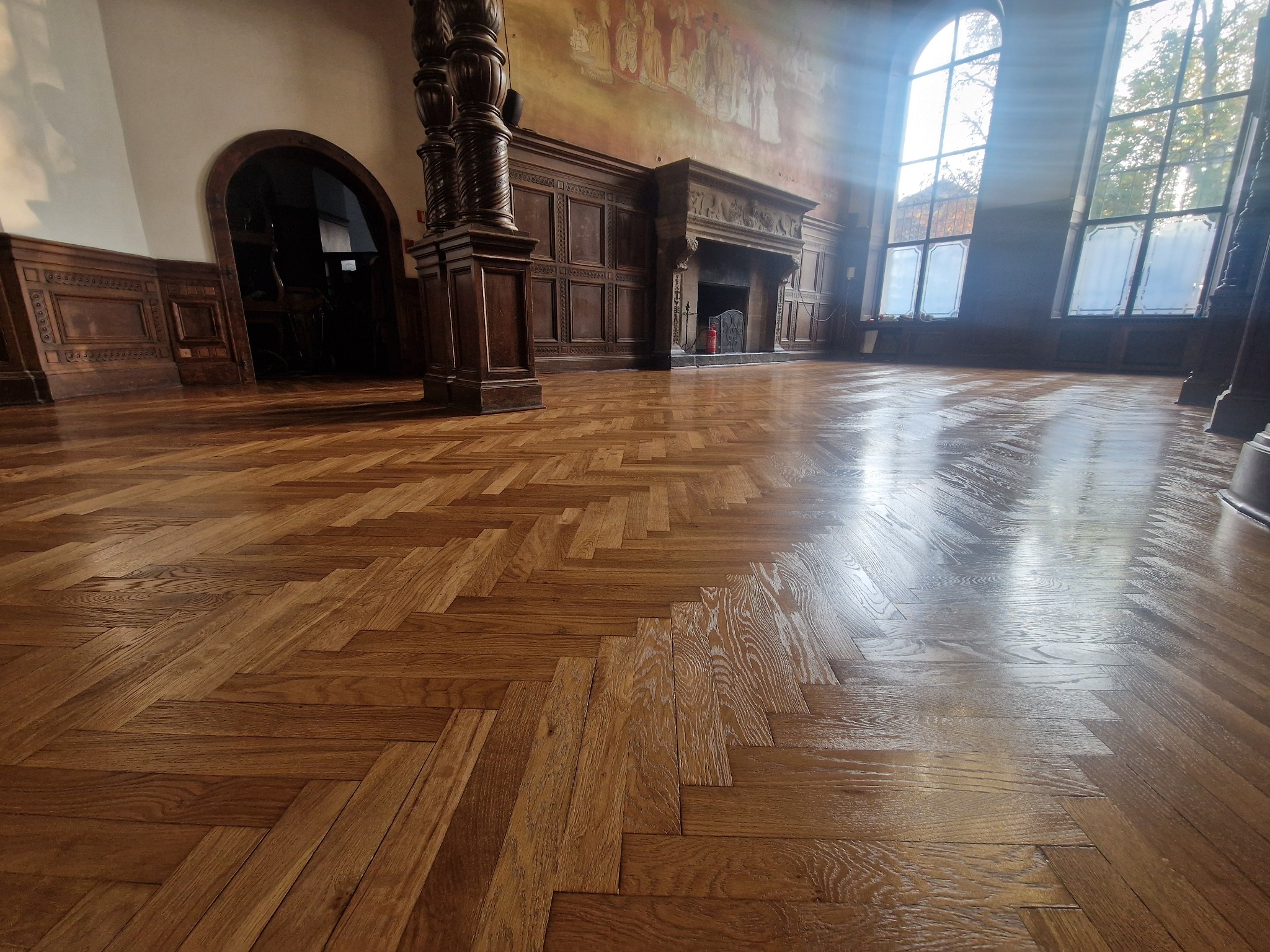 Renowacja parkietu w kawiarnii Pałacu Moszna