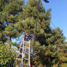 Artur Polka - Wykonanie słupa i montaż oświetlenia