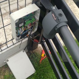 Montaż i konfiguracja napędu do bram automatycznych 