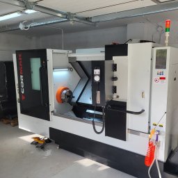 średnica toczenia 350mm, wiercenie, gwintowanie, frezowanie czołowe, wiercenie, gwintowanie boczne.