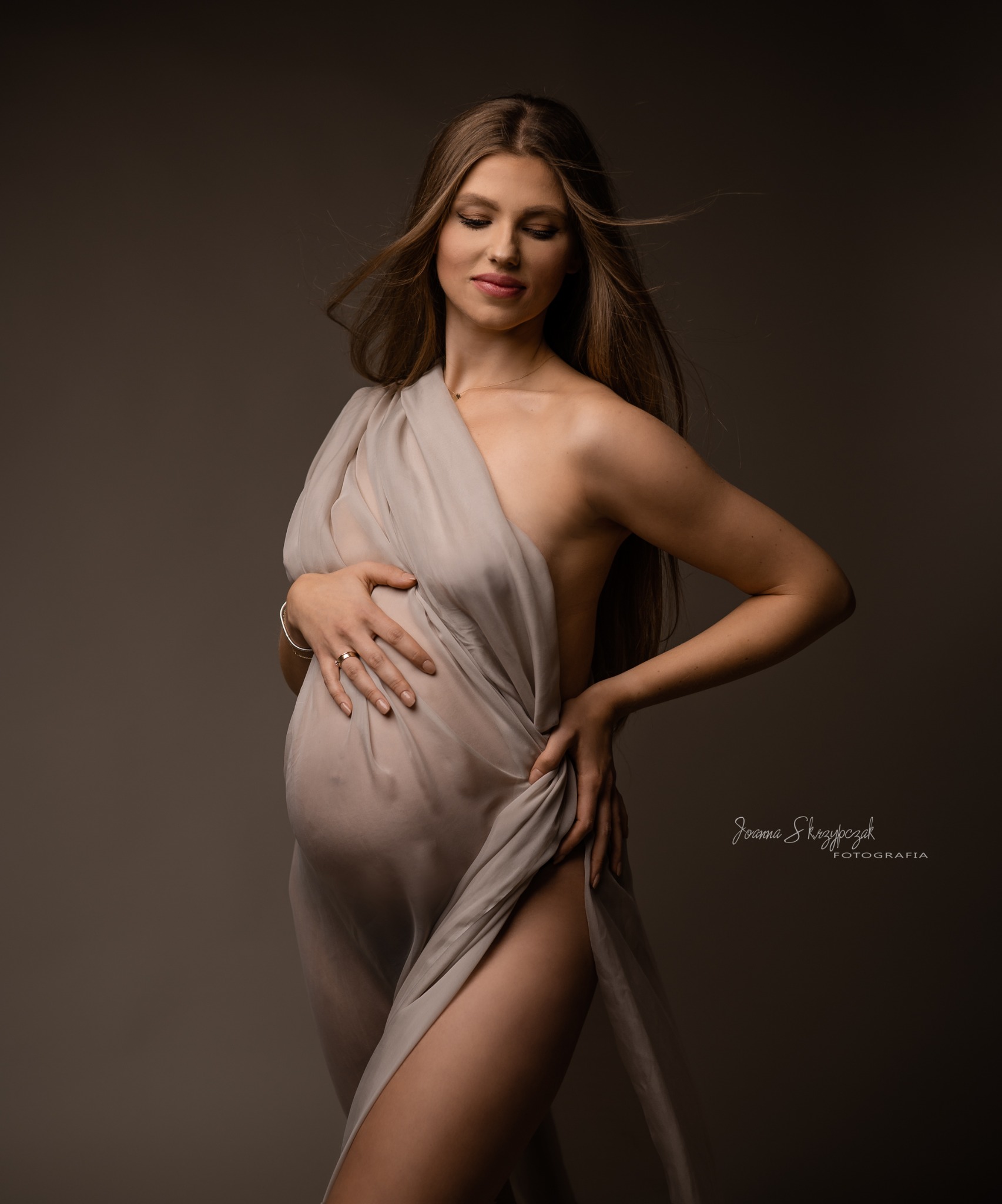 Sesja ciążowa - minimalizm.