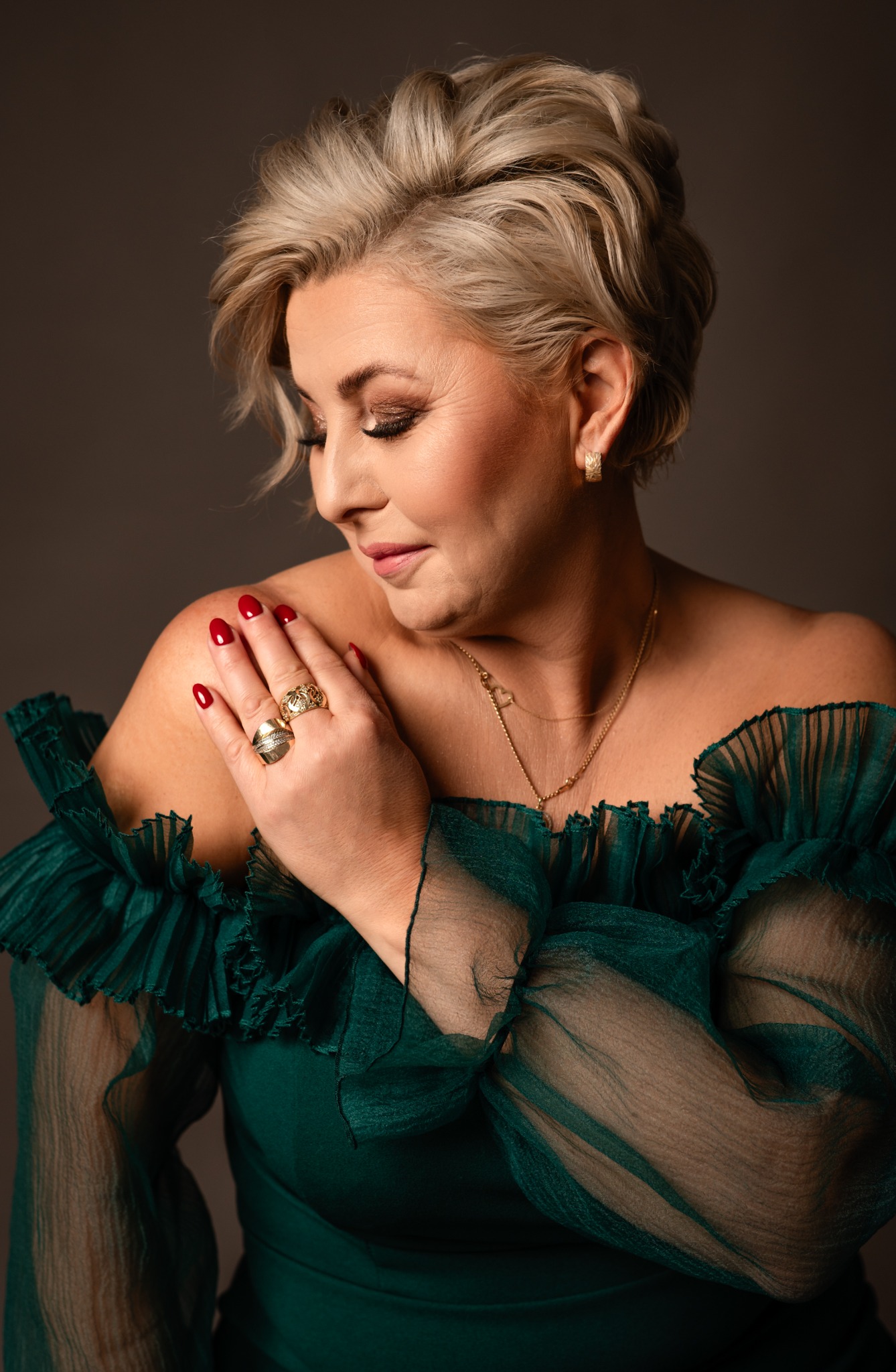 ✨ Odkryj Prawdziwe Piękno w Sesji Kobiecej 'Wonderful 40+'! 📸