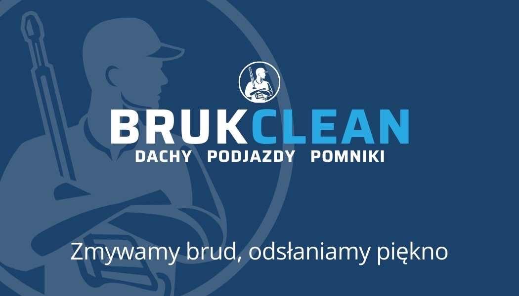 Grafika reklamowa firmy Brukclean z hasłem 'Zmywamy brud, odsłaniamy piękno', specjalizującej się w czyszczeniu dachów, podjazdów i pomników. Na ciemnoniebieskim tle widnieje biało-błękitne logo...
