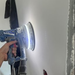 Piotr Łysik - Gładzie przecierane maszynka oscylacyjna z ledem co zapewnia idealne dotarcie