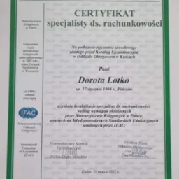 Skan certyfikatu specjalisty ds. rachunkowości wydanego przez Stowarzyszenie Księgowych w Polsce, z nazwiskiem Dorota Lotko i datą wystawienia 24 marca 2022.