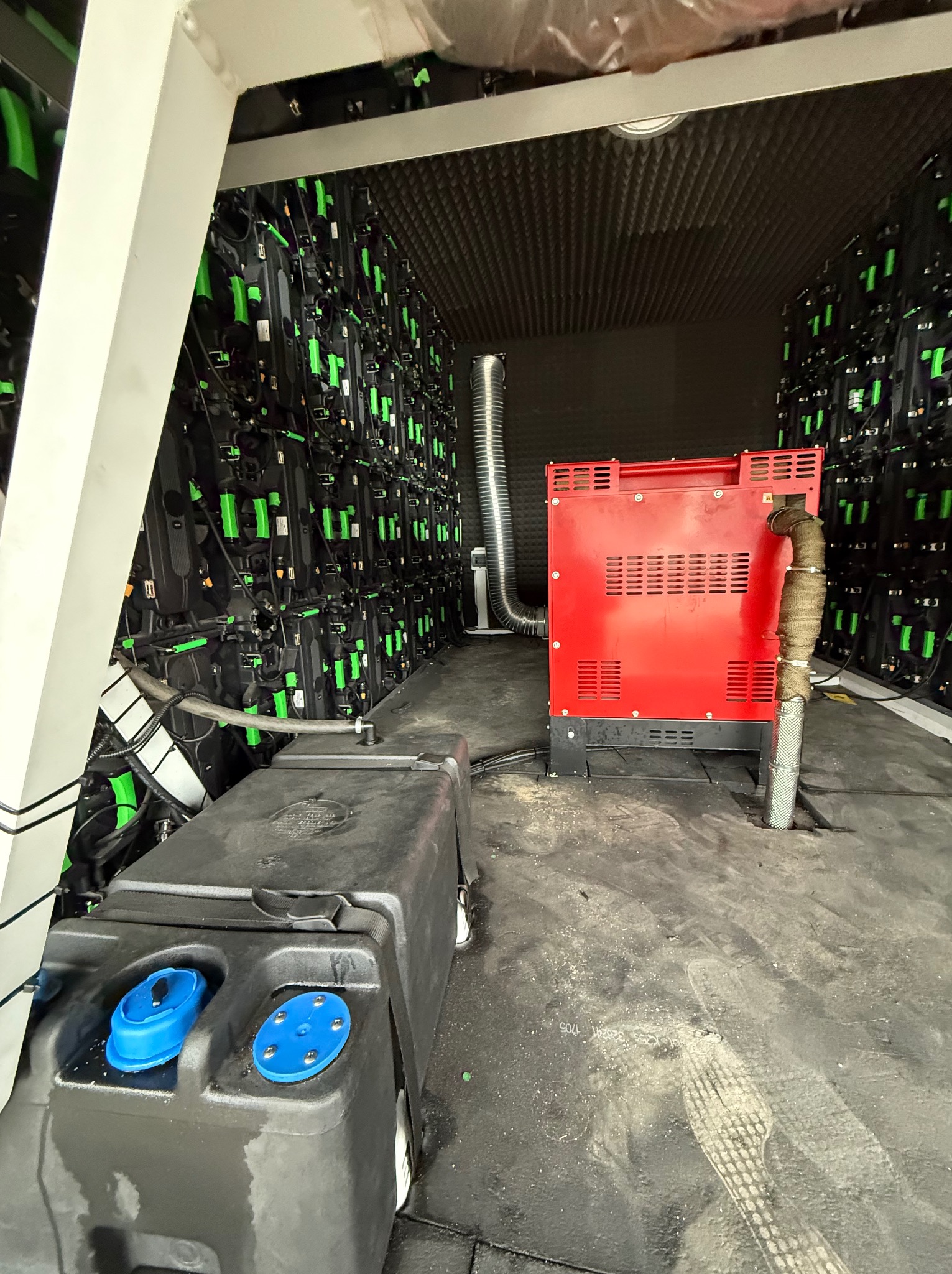 Instalacja led buda z agregatem do wyświetlania video wielkoformatowego