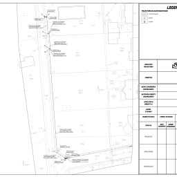 K-ANALIZA SPÓŁKA Z OGRANICZONĄ ODPOWIEDZIALNOŚCIĄ - Plan instalacji wodociągowej z oznaczeniami: projektowane rury, zasuwy, hydranty. Widoczne numery działek i odległości. Schemat techniczny z legendą i danymi projektanta.