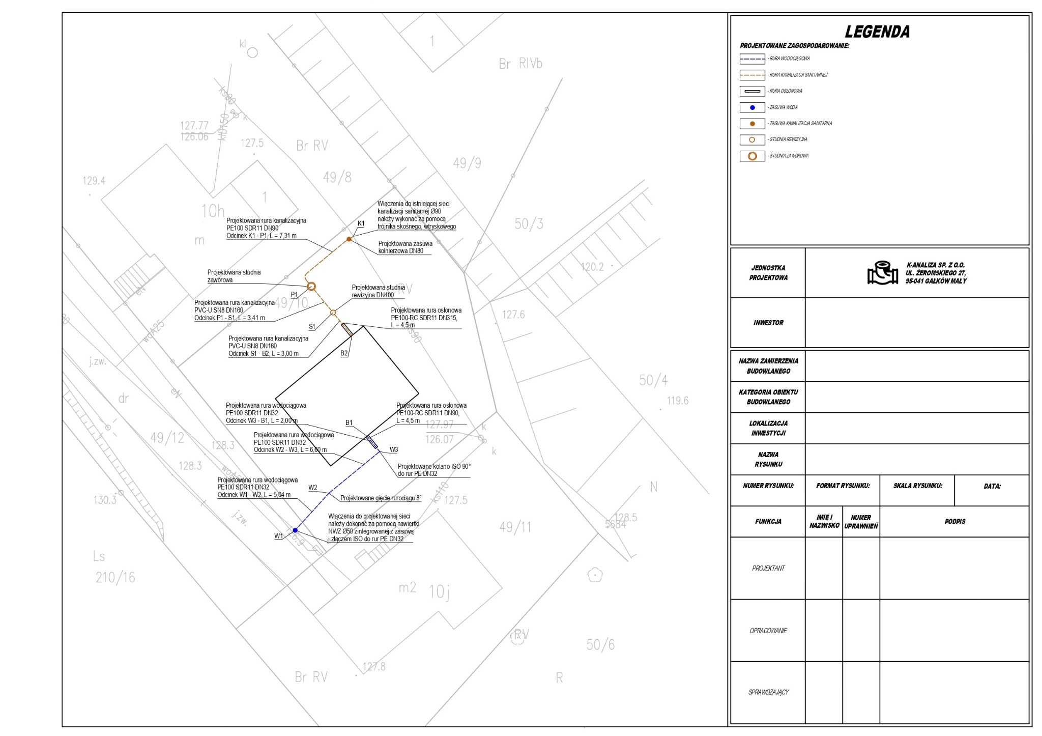 Schemat instalacji wodno-kanalizacyjnej z legendą, prezentujący projektowane rury, studnie i zasuwy na tle działek. Widoczne oznaczenia i wymiary.
