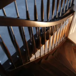 Schody bukowe samonośne