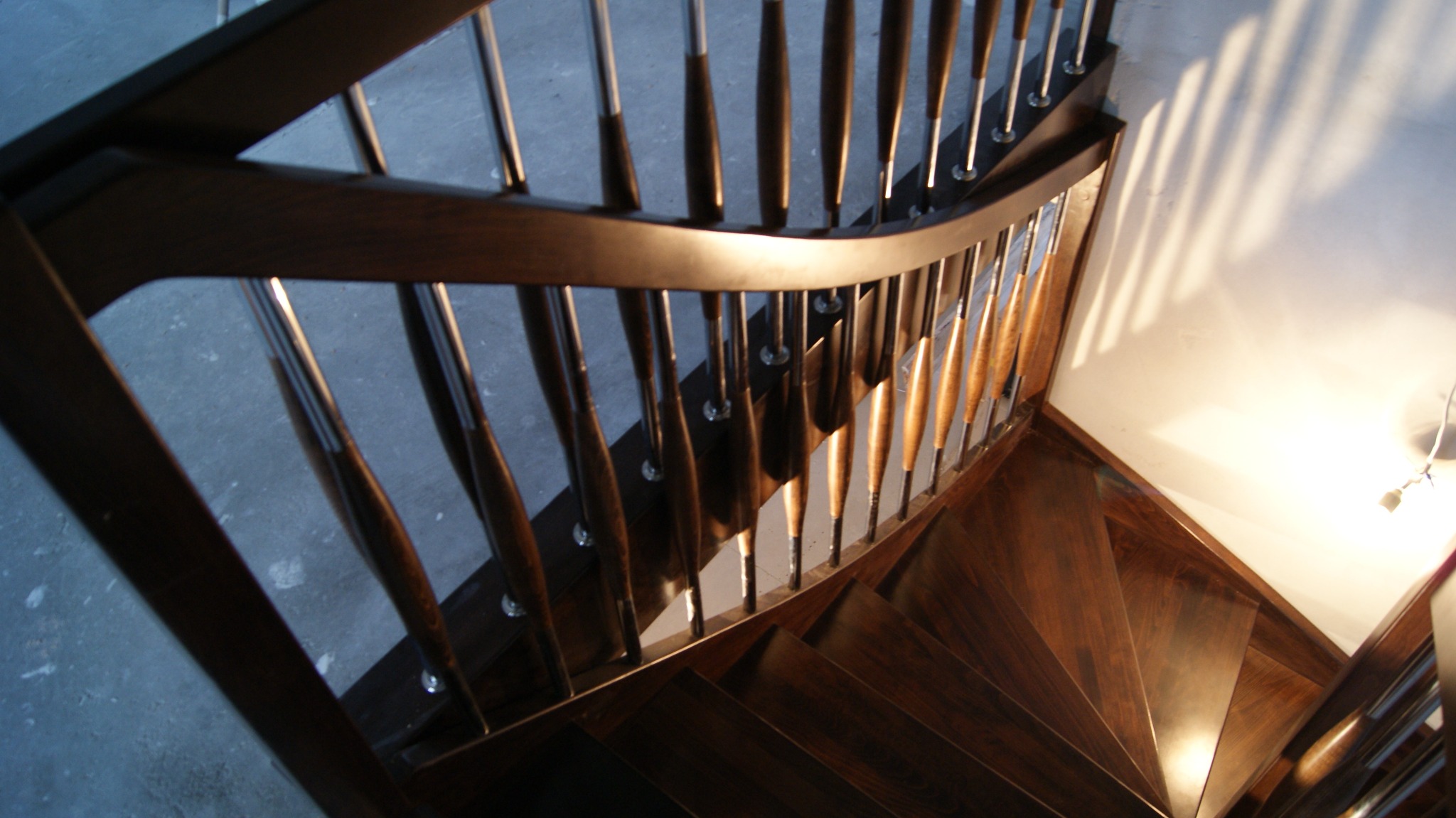 Schody bukowe samonośne