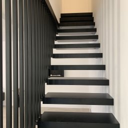 Schody na konstrukcji stalowej