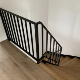 Balustrada spawana z profila zamkniętego malowana proszkowo