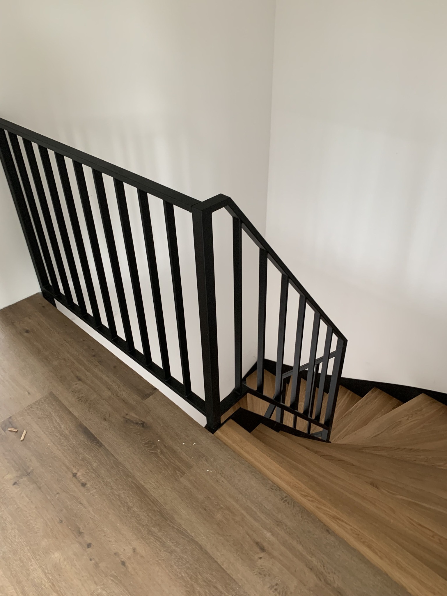 Balustrada spawana z profila zamkniętego malowana proszkowo