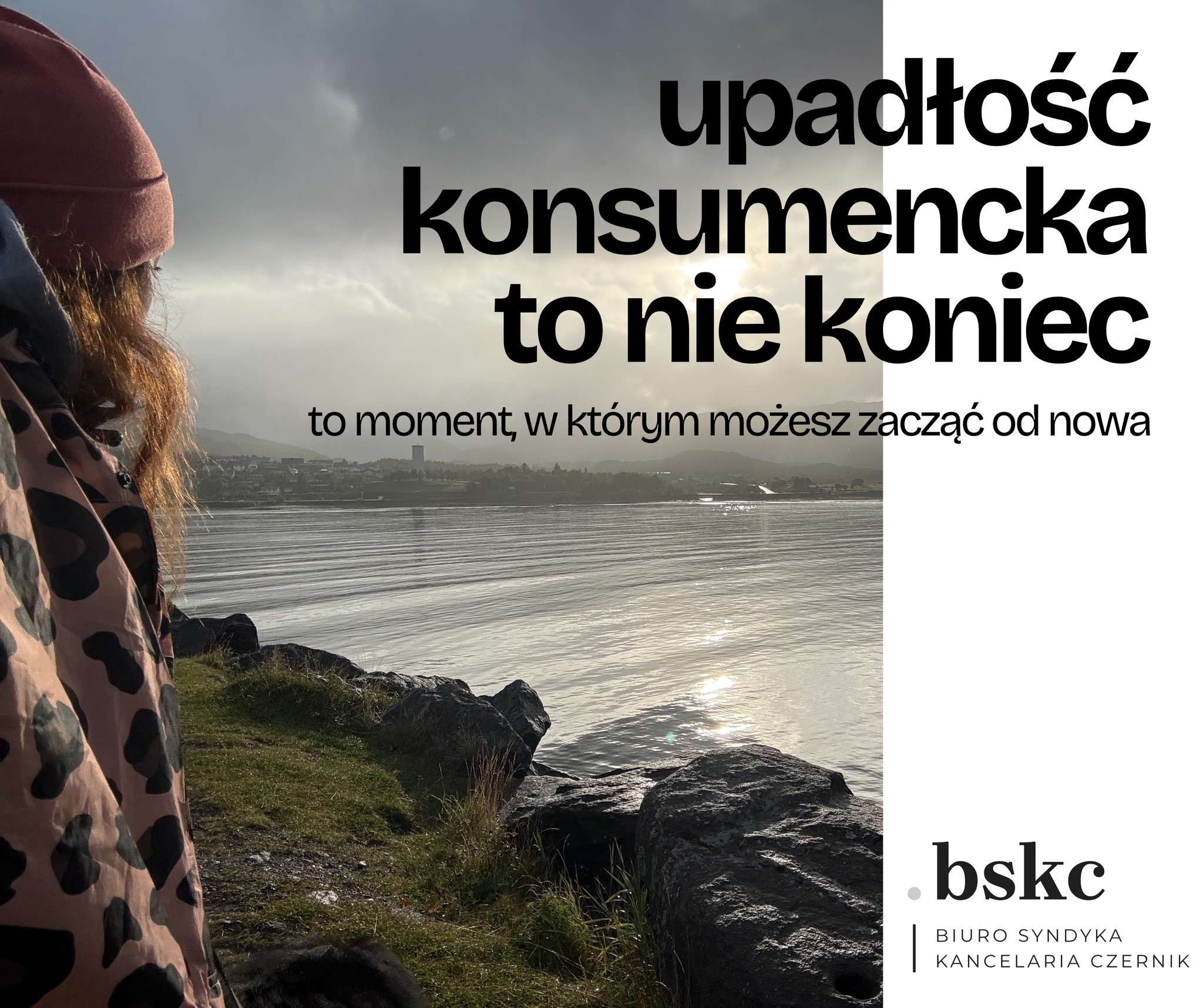 Krajobraz z morzem i tekstem: 'Upadłość konsumencka to nie koniec'. W tle miasto i pochmurne niebo. Logo kancelarii prawnej w prawym dolnym rogu.