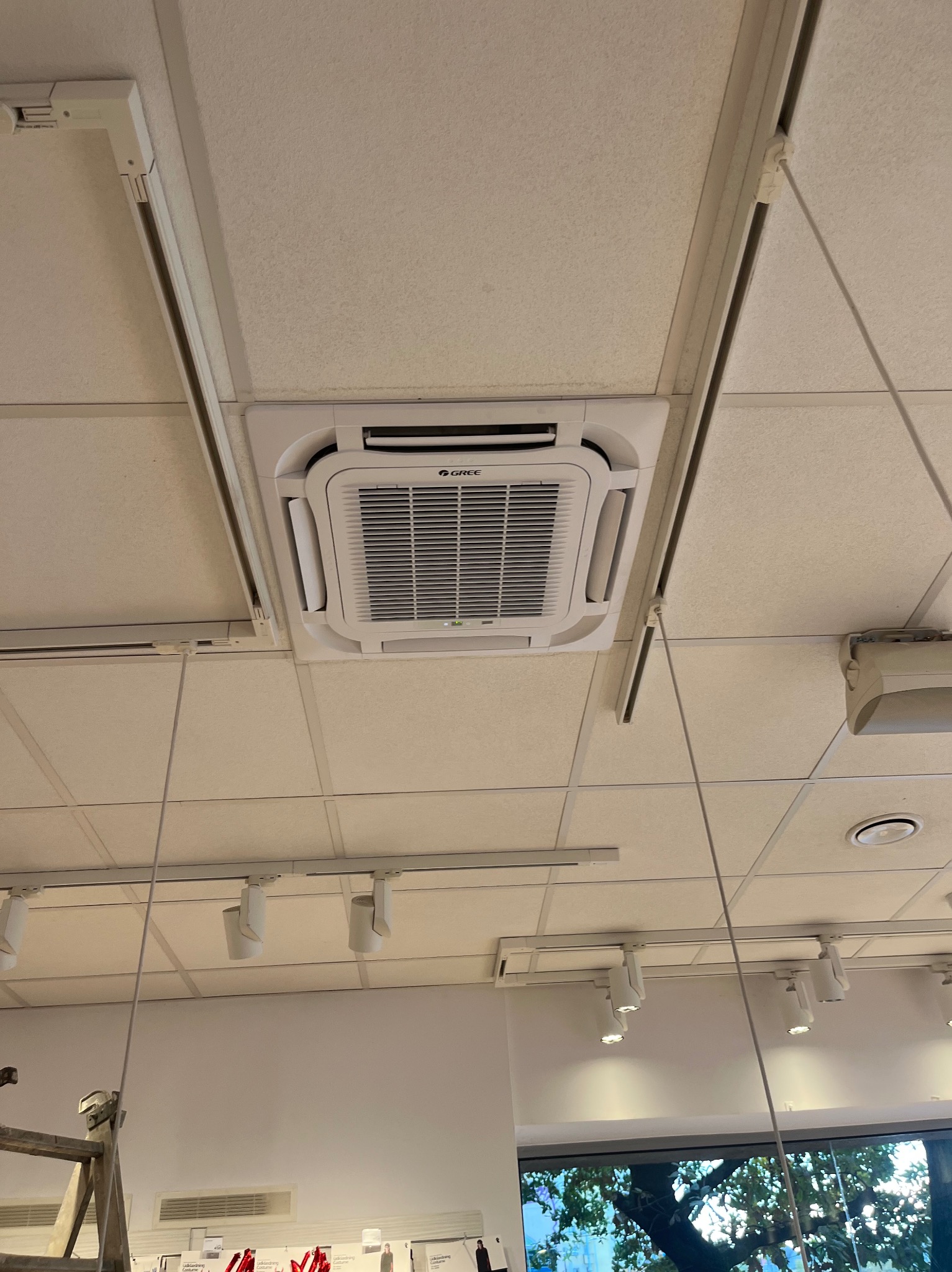 Montaż klimatyzatora kasetonowego