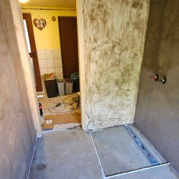 Prosta Płytka Marcin Jasiński - Łazienka przygotowana pod kładzenie płytek.